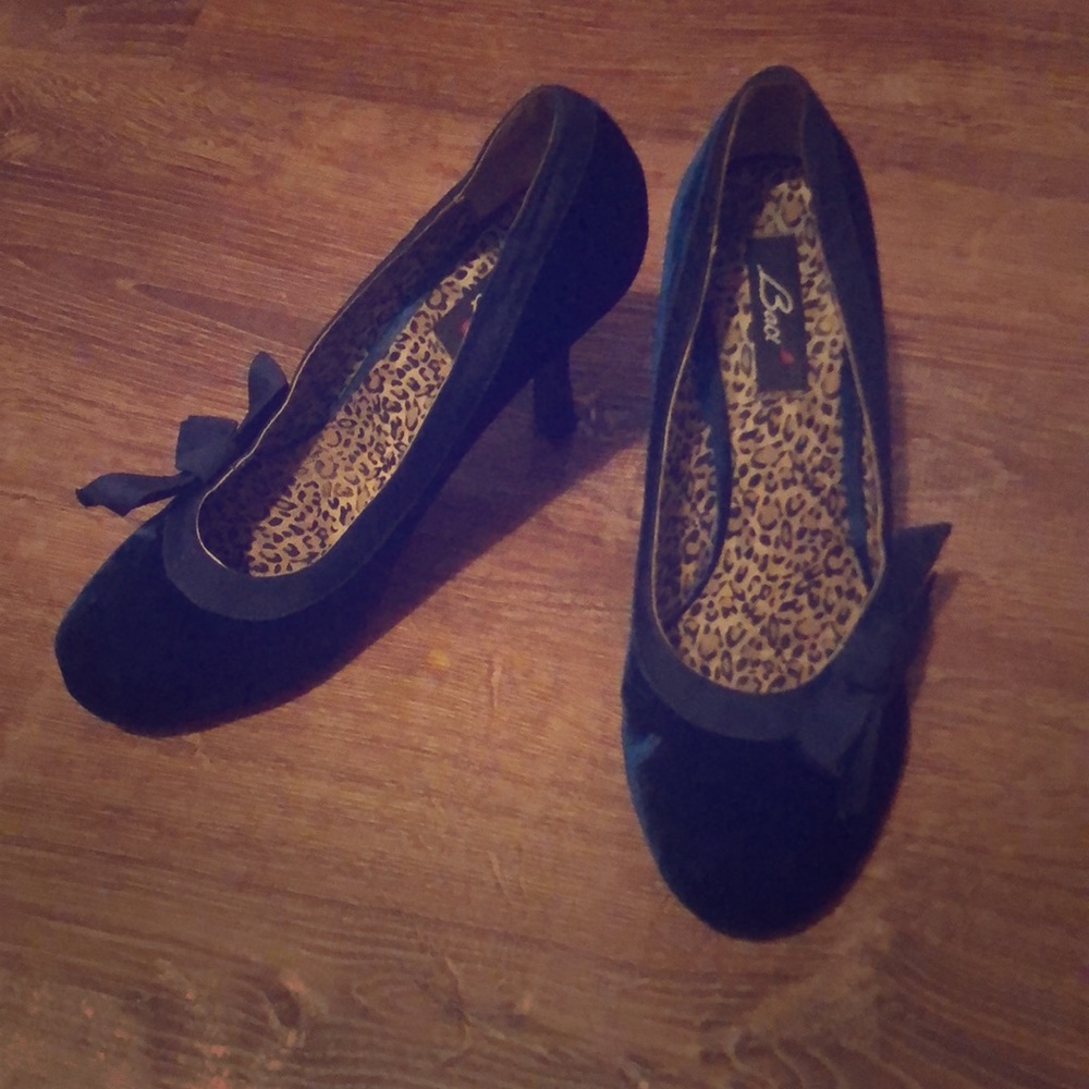 Baci- Navy Blue Velvet w/ Satin Bow, Size 9